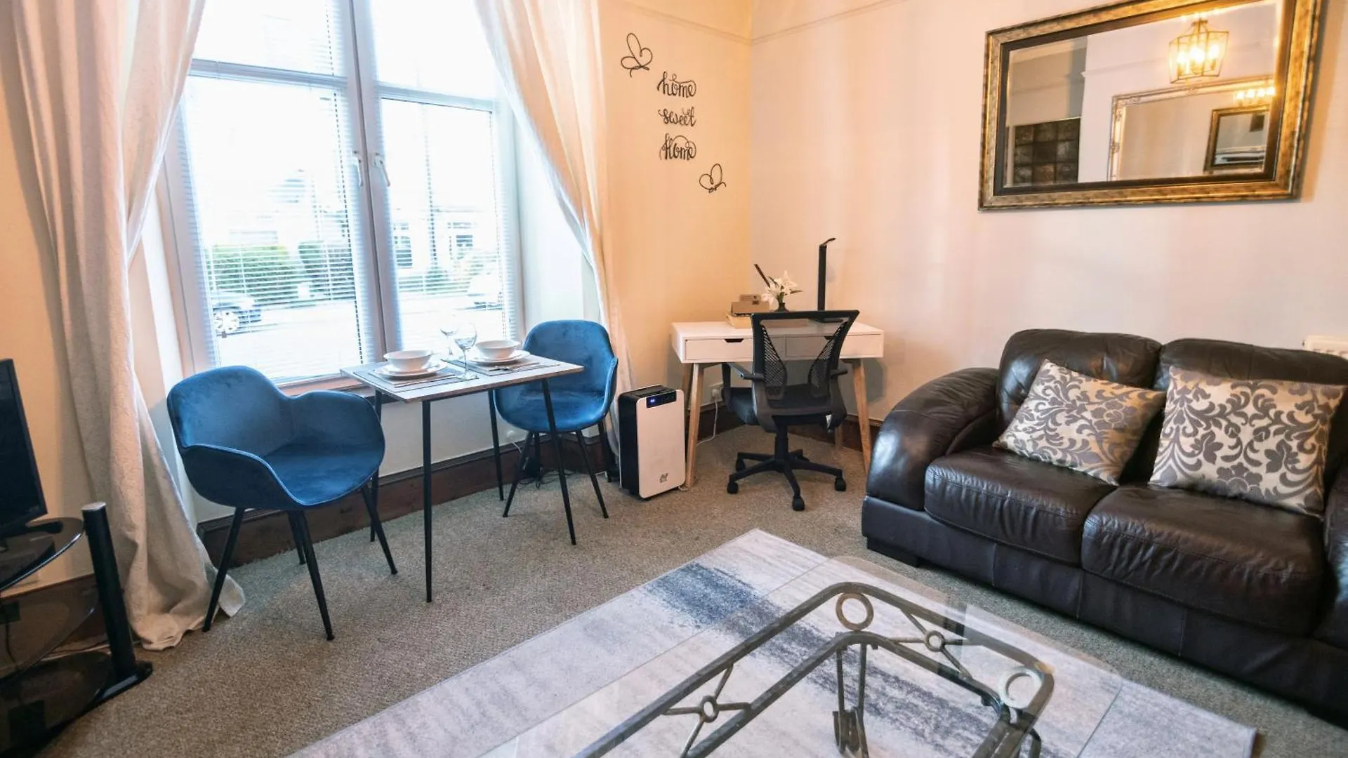Summit Apartment: Cozy West End Flat in Prime Aberdeen Location Apartment